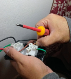 I D J S Servicios eléctricos. Residenciales, comerciales e industriales.